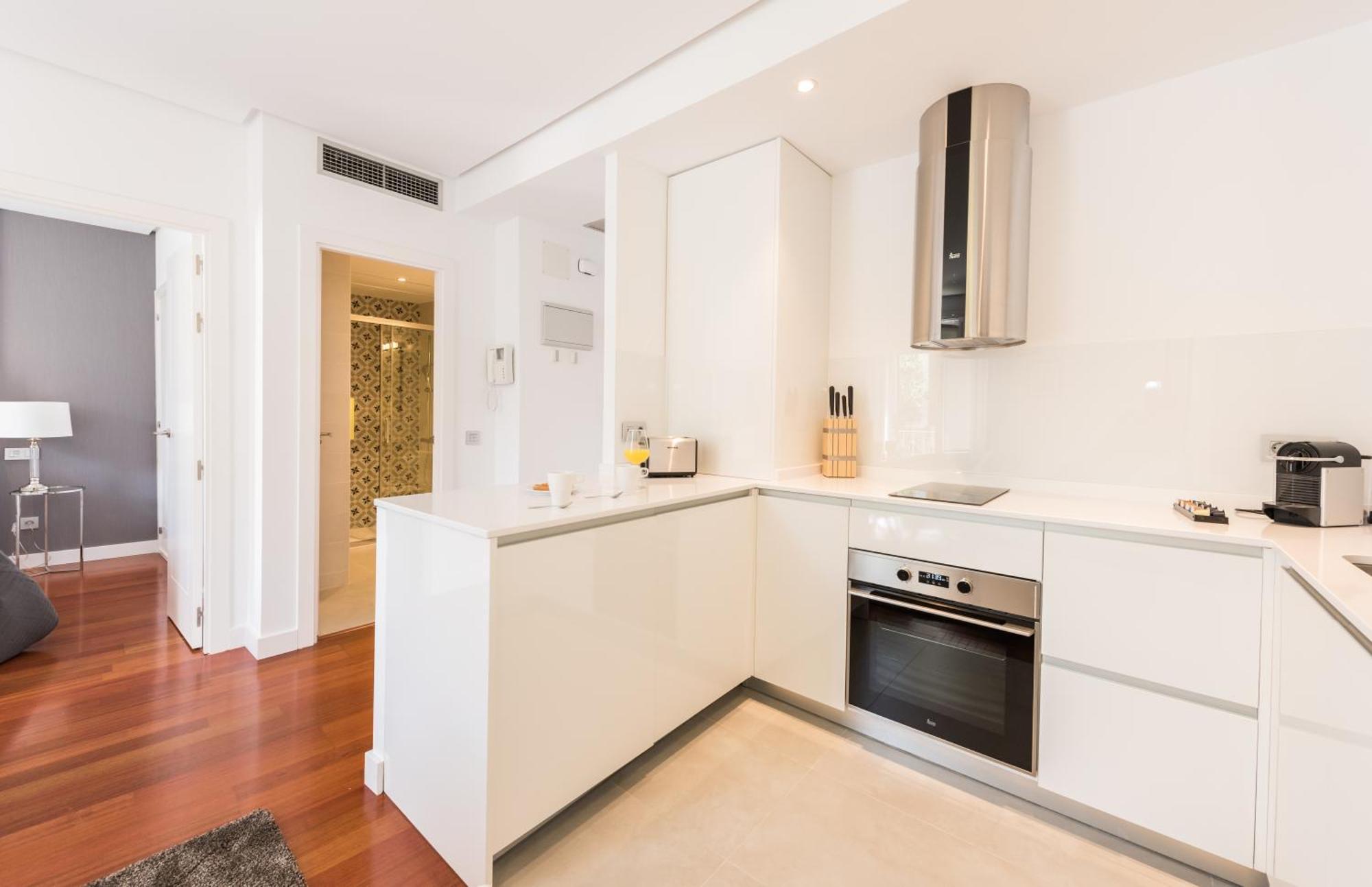 Santa Ana Plaza Apartment Madrid Room photo