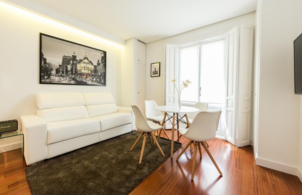 Santa Ana Plaza Apartment Madrid Exterior photo