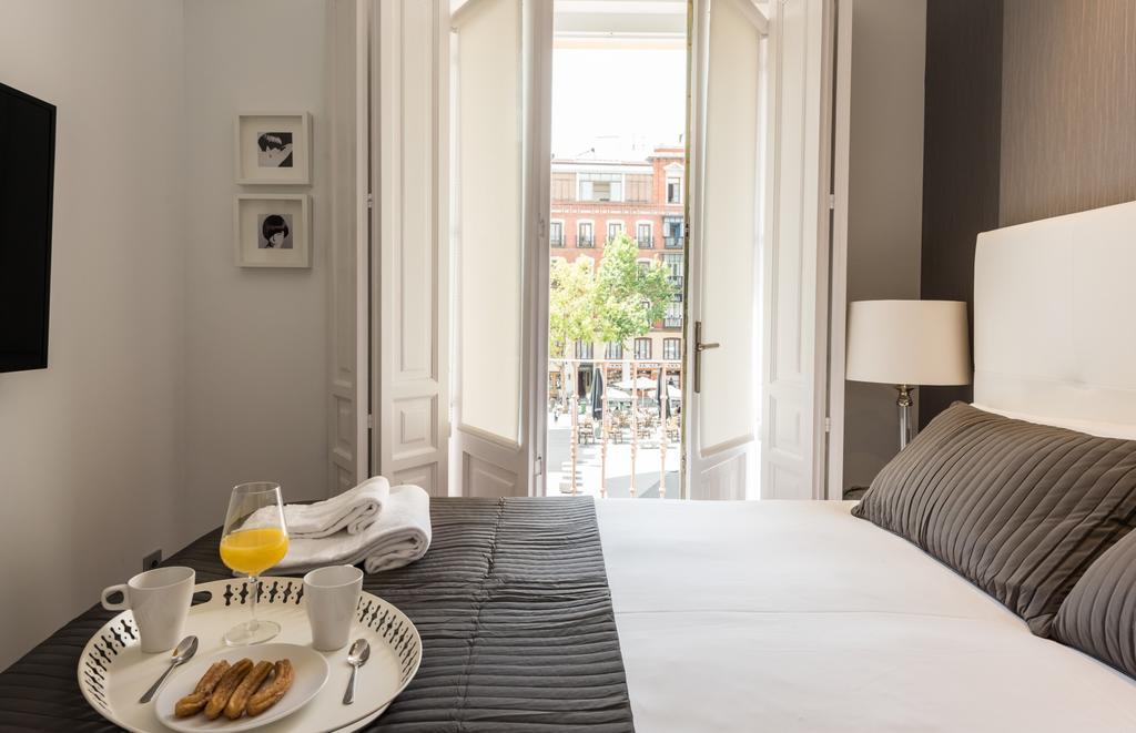 Santa Ana Plaza Apartment Madrid Exterior photo