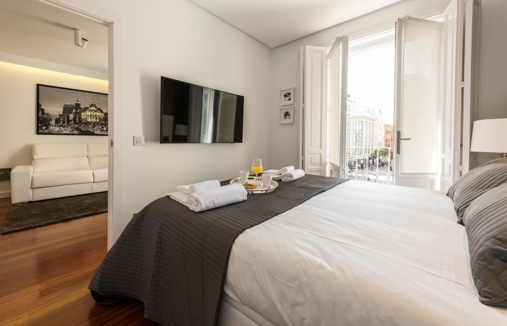Santa Ana Plaza Apartment Madrid Exterior photo